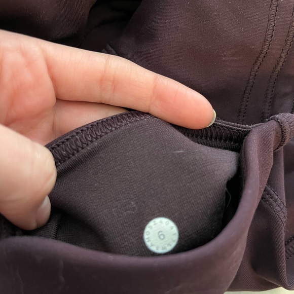 Lululemon 7/8 crop leggings with mesh - Picture 5 of 5